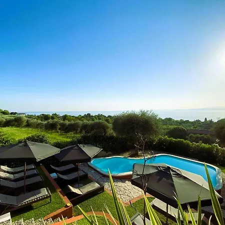 Вілла Settanta Garda Heated Pool