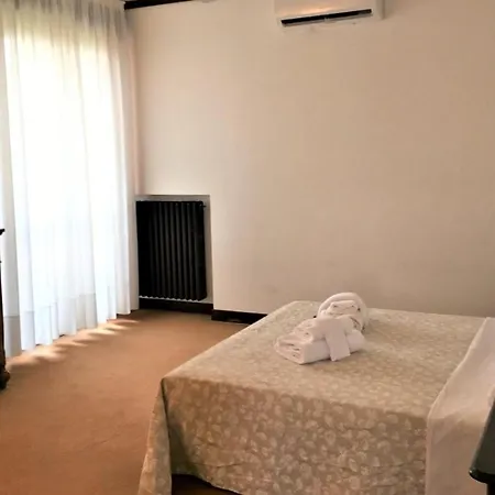 Вілла Settanta Garda Heated Pool Бардоліно