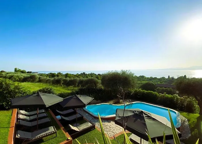 Вилла Settanta Garda Heated Pool